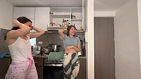 WATCH LATINA LESBIANS LICK PUSSIES IN DIVERTIDAS COMPILATION ORGASMS!
