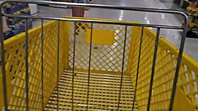 Venezuelan wife flashes in Medellin supermarket