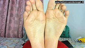 barefoot colombiana teases her sexy arches nice and slow