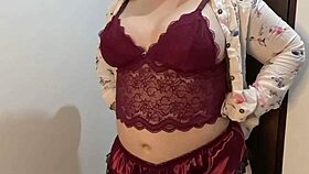 Curvy colombian bbw cougar strips juicy ass for camera