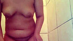 Putinha Raspa Buceta Cheirosa Pra Instigar Orgasmos