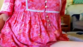 😍 Mature wife flashes her plump shaved pussy lips wide!