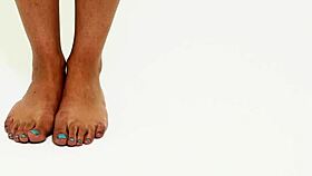 Khalifa showcases her vintage ebony curves