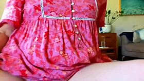 😍 Mature wife flashes her plump shaved pussy lips wide!