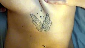 Chatting with amateur college girl casually 🎓😊