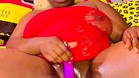 Shaved lesbian petal pussy play homemade closeup