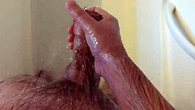 Solo amateur babe masturbates sensually in the steamy shower