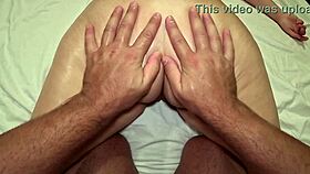 Chatting about a relaxing massage