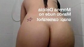 😍 culona shakes her juicy ass crack while stripping down slow on CAM 💦🔥