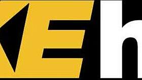 public agent makes busty american tourist squirt outdoors doggystyle