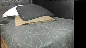 i love inserting this toy deep on my live cam