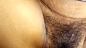 mi amigo me visita y no aguanto las ganas de tocar sus piernas latina 🔥😏💋