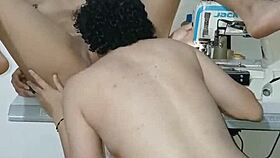 quieres ver trio caliente con dos latinas curvy y petite?