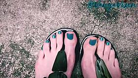 vanya vixen teases with her sexy tattooed feet and toes 😈👣