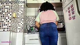 Curvy babe farts hard in tight jeans while dishwashing voyeur