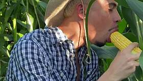 Guy Shoves Whole Corn Deep into Tight Asshole Solo