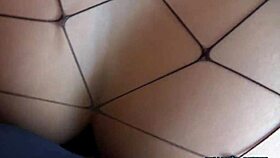 Blondes and brunette tease in cum-soaked threesome ride?