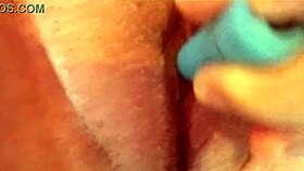 brittbfly spreads tight milf pussy for uncensored vibrator play