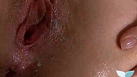 She hits morning orgasm riding before gym time hits