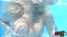 australian curvy sydney simpson bikini ass boobs underwater pool pov