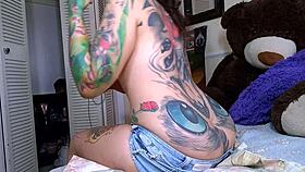 Horny Curly Tattoo Babe's Big Ass Crack Teases While Painting Nails