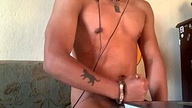 Maluma - masturbandome s�per rico a solas