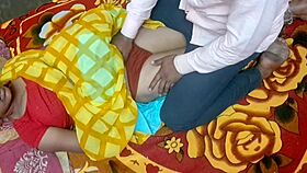 hot swinger in yellow saree wife ke sone ke baad jiju ne sali ki kari jam ke chudai