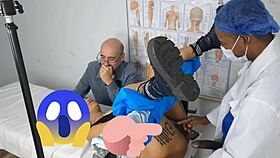 ginecologista fode casada bem ao lado do marido