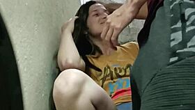 Sexo random en las escaleras publicas de la casa de mi vecino pendiente de que nos pillen