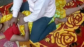 hot swinger in yellow saree wife ke sone ke baad jiju ne sali ki kari jam ke chudai