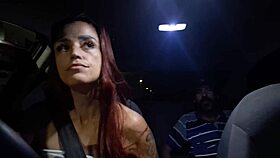safada trabalha de motorista de aplicativo e pega homem se masturbando no banco de tras