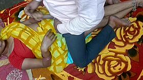 hot swinger in yellow saree wife ke sone ke baad jiju ne sali ki kari jam ke chudai