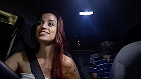 safada trabalha de motorista de aplicativo e pega homem se masturbando no banco de tras