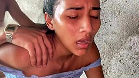 Mi marido cornudo me ve besar y tragarme la polla gruesa