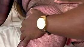 virei presente dessa hotwife a safada adorou chupar meu pau e ainda liberou a buceta bem apertada video completo no red