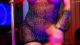 Morena fingindo que esta em uma chamada de video real com voce