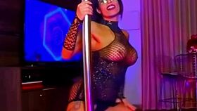 Morena fingindo que esta em uma chamada de video real com voce