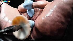 Horny mature needs her hairy wet cunt stretched