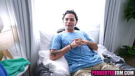 Stepsister caught him perving on her in surprise