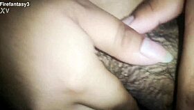 No paro de masturbarme sexo casero en la casa de mis padres