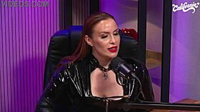 Loira Peituda E Ruiva Dominatrix Mostram Até O Cu