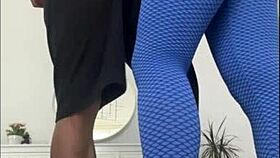 coach reacts to ass in leggings