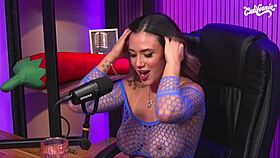 Loira Peituda E Ruiva Dominatrix Mostram Até O Cu