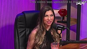 Loira Peituda E Ruiva Dominatrix Mostram Até O Cu