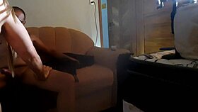 ela saiu do interior com um jeitinho inocente mas cheia de curiosidade para descobrir tudo o que a cidade grande podia oferecer