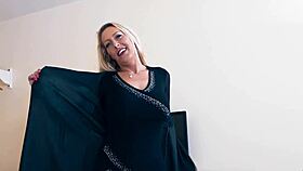 lesbian cougar milf licks teen 18+ pussy deep