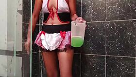 watch this mature woman masturbate in the shower