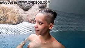 unterwasser im schwimmbad riskanter public sex 😈