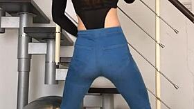 chinese girl dances in tight jeans now!