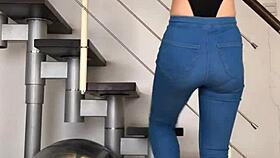 chinese girl dances in tight jeans now!